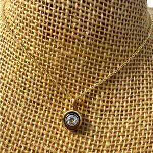 Chic Gold Pendant Necklace with Crystal Accent